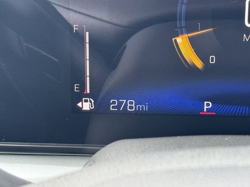 Used 2025 Chevrolet Trax LT image 36