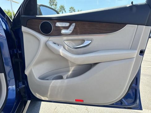 Used 2022 Mercedes-Benz GLC 300 image 36