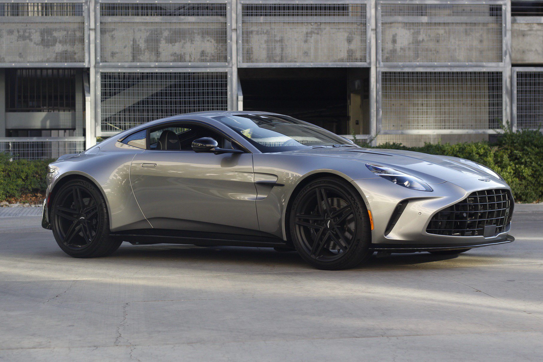Used 2025 Aston Martin V8 Vantage Coupe RWD image 6