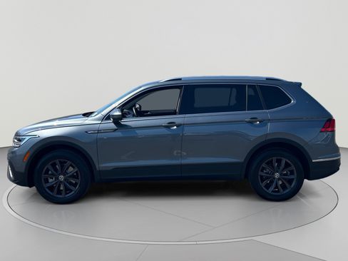 Certified 2022 Volkswagen Tiguan SE FWD image 2