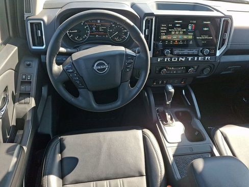 Certified 2025 Nissan Frontier SL image 11