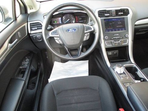 Used 2020 Ford Fusion SE FWD image 18