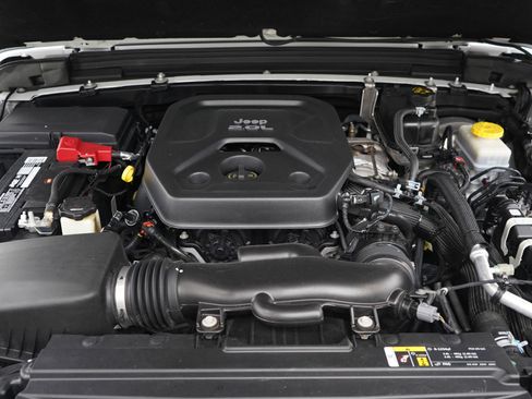 Used 2020 Jeep Wrangler Unlimited Sahara AWD/4WD image 29