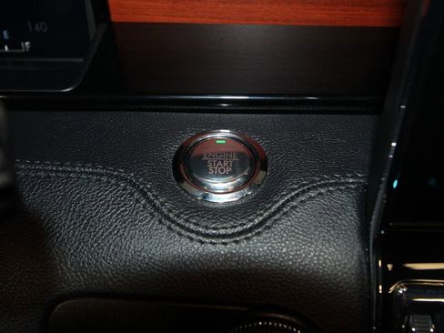 Used 2024 Lincoln Navigator L Reserve image 16