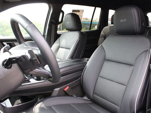 Used 2026 Buick Enclave Sport Touring AWD/4WD image 13