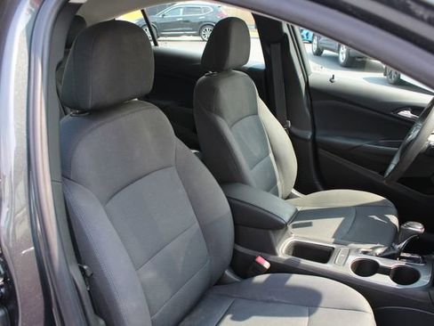 Used 2018 Chevrolet Cruze LT w/ Convenience Package image 22