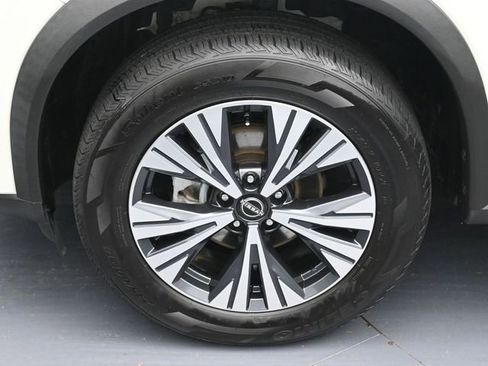 Used 2023 Nissan Rogue SV image 7