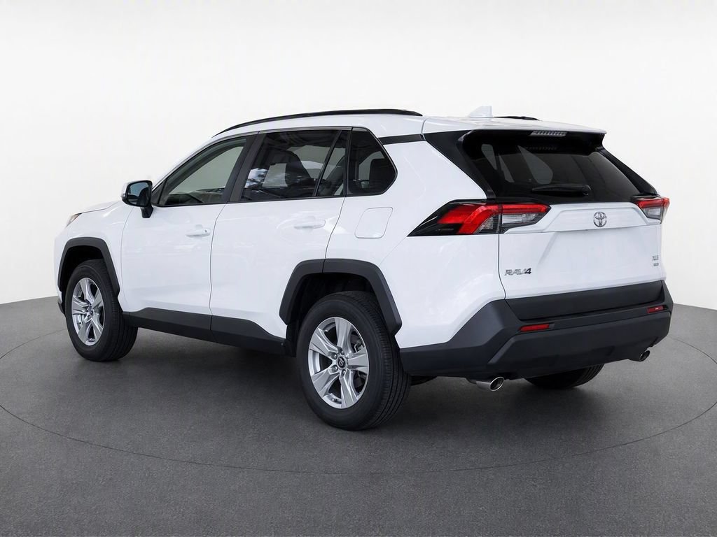Used 2020 Toyota RAV4 XLE AWD/4WD image 4