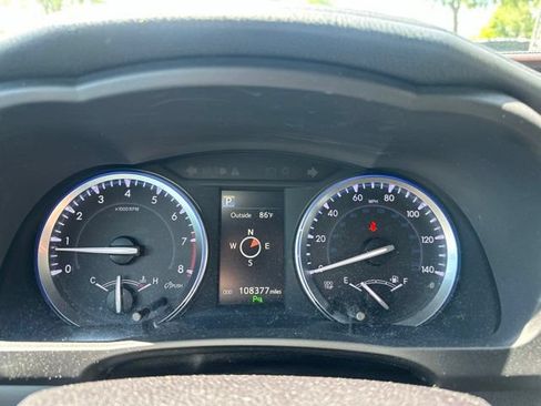 Used 2017 Toyota Highlander Limited AWD/4WD image 13
