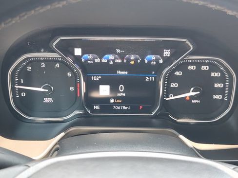Used 2021 GMC Yukon XL AT4 w/ Rear Media and Nav Package AWD/4WD image 16