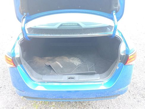Used 2025 Nissan Sentra SV FWD image 17