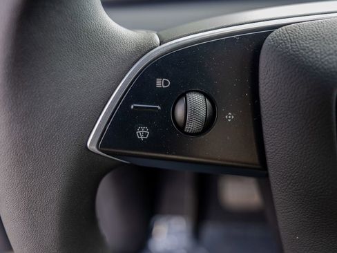 Used 2026 Tesla Model Y Long Range image 6