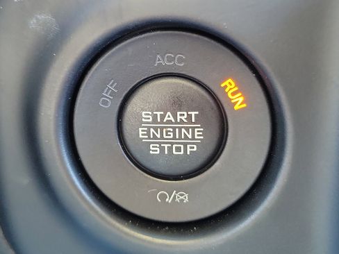 Used 2022 Jeep Gladiator Rubicon w/ Cold Weather Group image 31