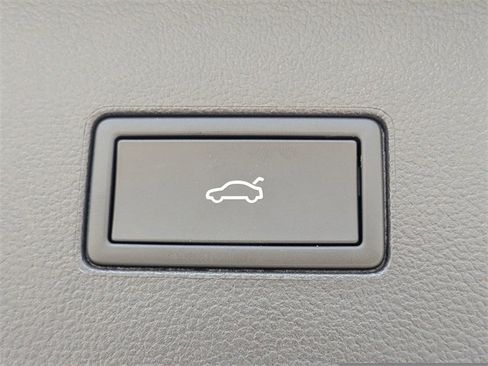 New 2026 Volkswagen Atlas SE image 14