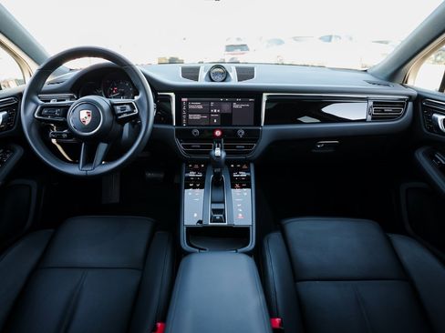Certified 2025 Porsche Macan image 26