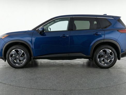 Used 2025 Nissan Rogue SV image 5