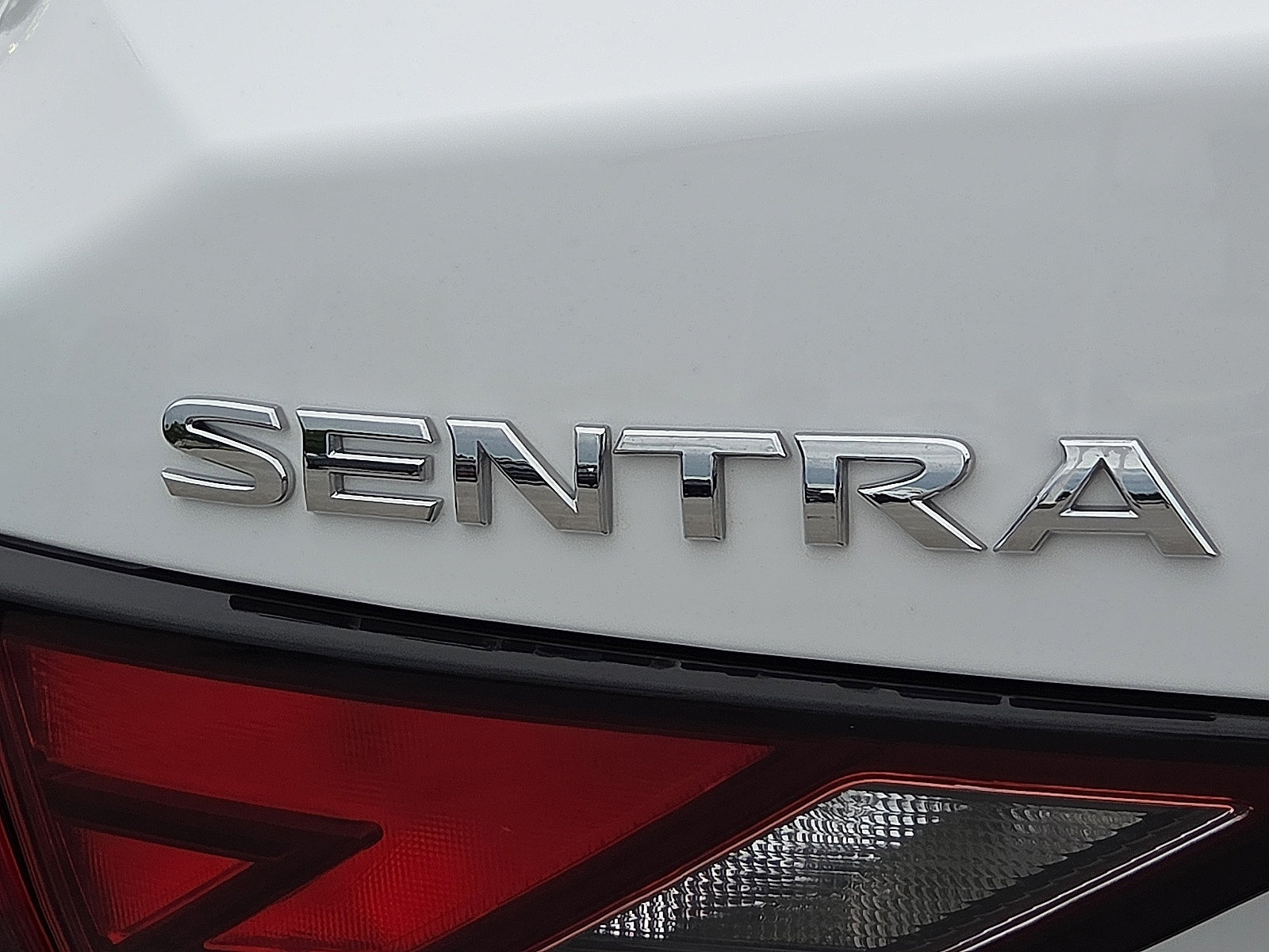 Used 2025 Nissan Sentra SV FWD image 9