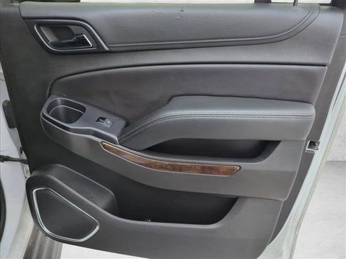 Used 2019 Chevrolet Suburban LT image 25
