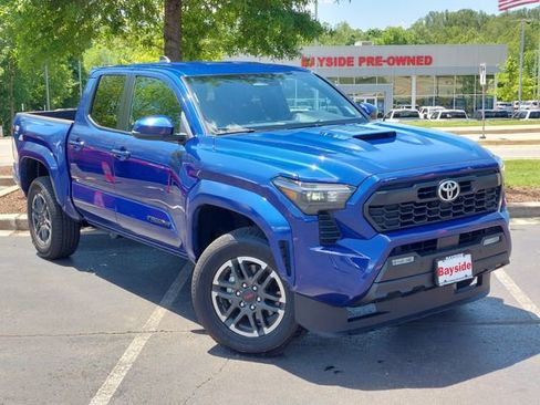 Used 2025 Toyota Tacoma TRD Sport w/ TRD Sport Upgrade Package AWD/4WD image 2