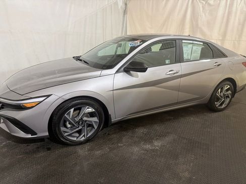 Certified 2025 Hyundai Elantra Sport w/ Cargo Package image 5