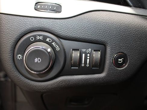 Used 2017 Jeep Cherokee Trailhawk w/ Comfort/Convenience Group image 21