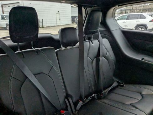 Used 2025 Chrysler Pacifica Select image 28