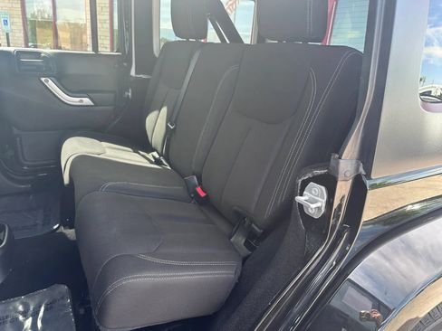 Used 2016 Jeep Wrangler Unlimited Sahara w/ Connectivity Group AWD/4WD image 11