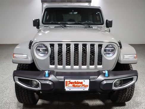 Used 2022 Jeep Wrangler Unlimited Sahara w/ Cold Weather Group AWD/4WD image 4