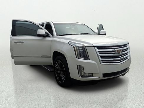 Used 2020 Cadillac Escalade ESV Platinum RWD image 9