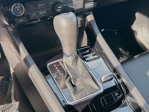 Used 2024 Jeep Compass Limited image 15