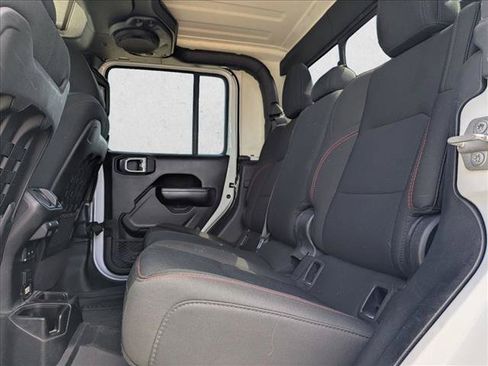 Used 2021 Jeep Gladiator Rubicon AWD/4WD image 18