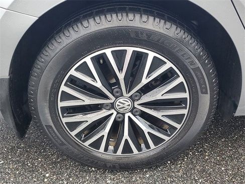 Used 2020 Volkswagen Jetta SE w/ SE Cold Weather Package image 5