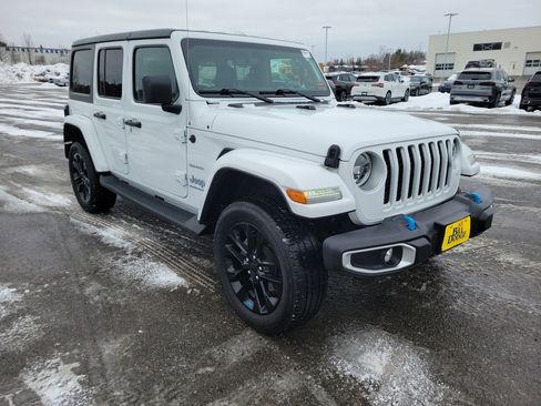 Used 2023 Jeep Wrangler Sahara image 3