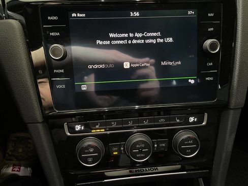 Used 2019 Volkswagen Golf R 4-Door image 32