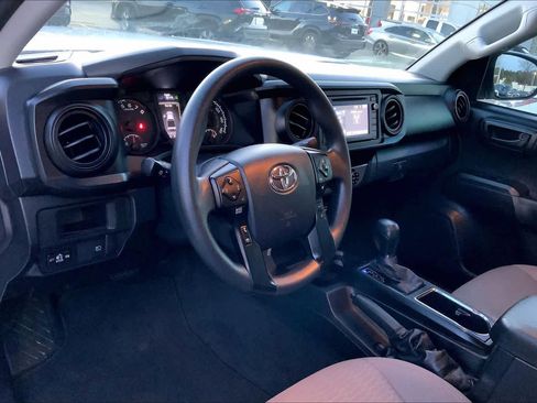 Used 2018 Toyota Tacoma SR image 16