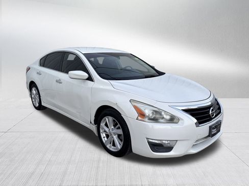 Used 2013 Nissan Altima 2.5 SV image 3