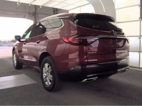 Used 2018 Buick Enclave Essence FWD image 3