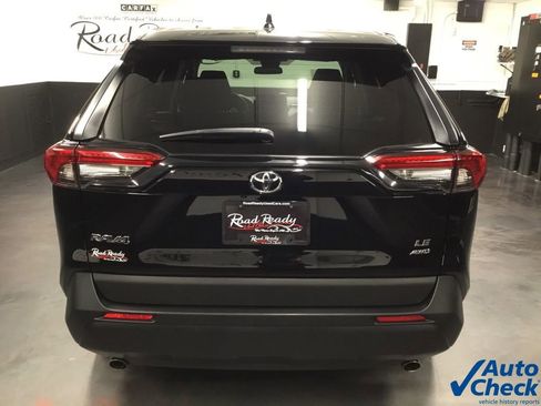 Used 2022 Toyota RAV4 LE image 9