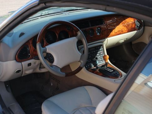 Used 2000 Jaguar XK8 image 13