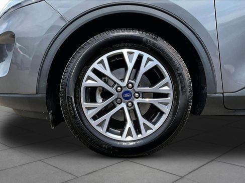 Used 2022 Ford Escape SEL w/ Technology Package FWD image 11