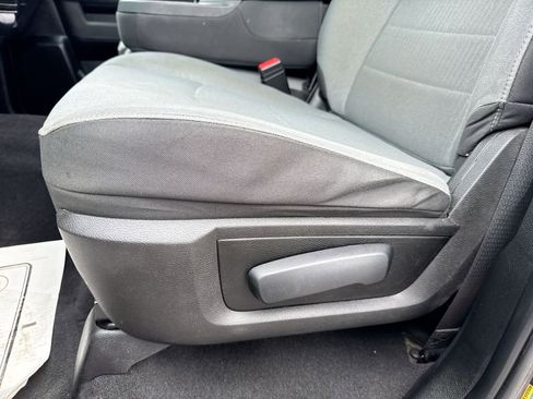 Used 2022 RAM 1500 Classic SLT RWD image 12