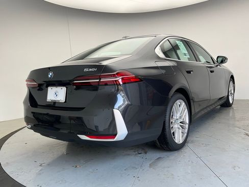 Certified 2025 BMW 530i w/ Premium Package image 3