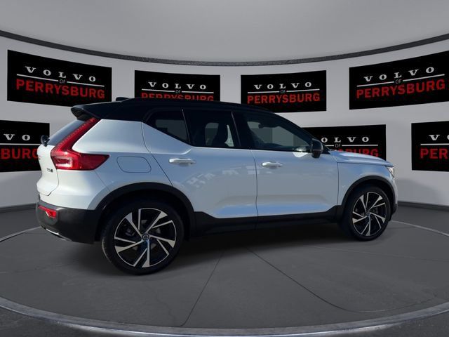 Used 2020 Volvo XC40 T5 R-Design w/ Protection Package AWD/4WD image 8