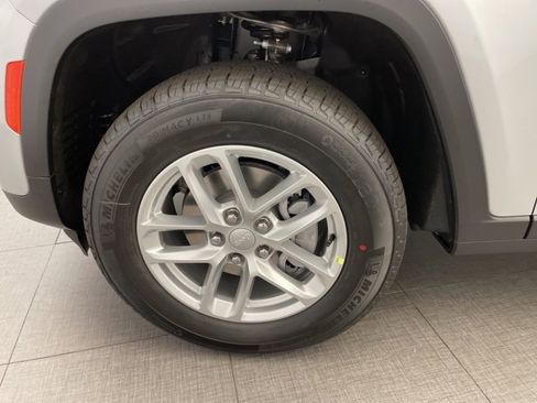 New 2025 Jeep Grand Cherokee Laredo w/ Trailer Tow Package image 10
