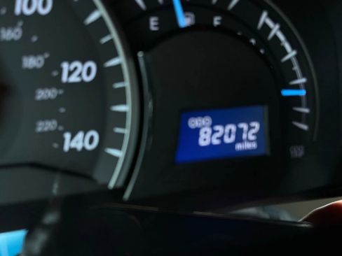 Used 2012 Toyota Camry LE image 11