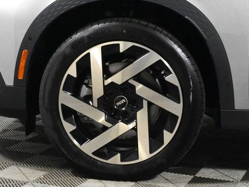 Used 2025 MINI Cooper Countryman SE w/ Comfort Package Max image 12