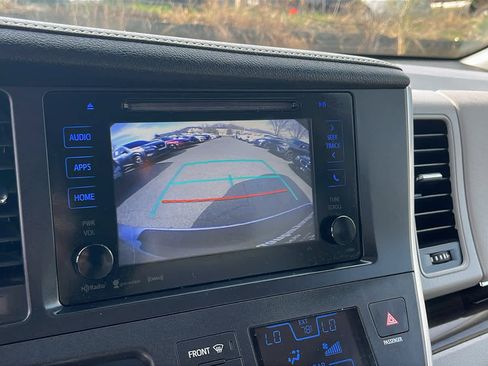 Used 2017 Toyota Sienna XLE AWD/4WD image 17