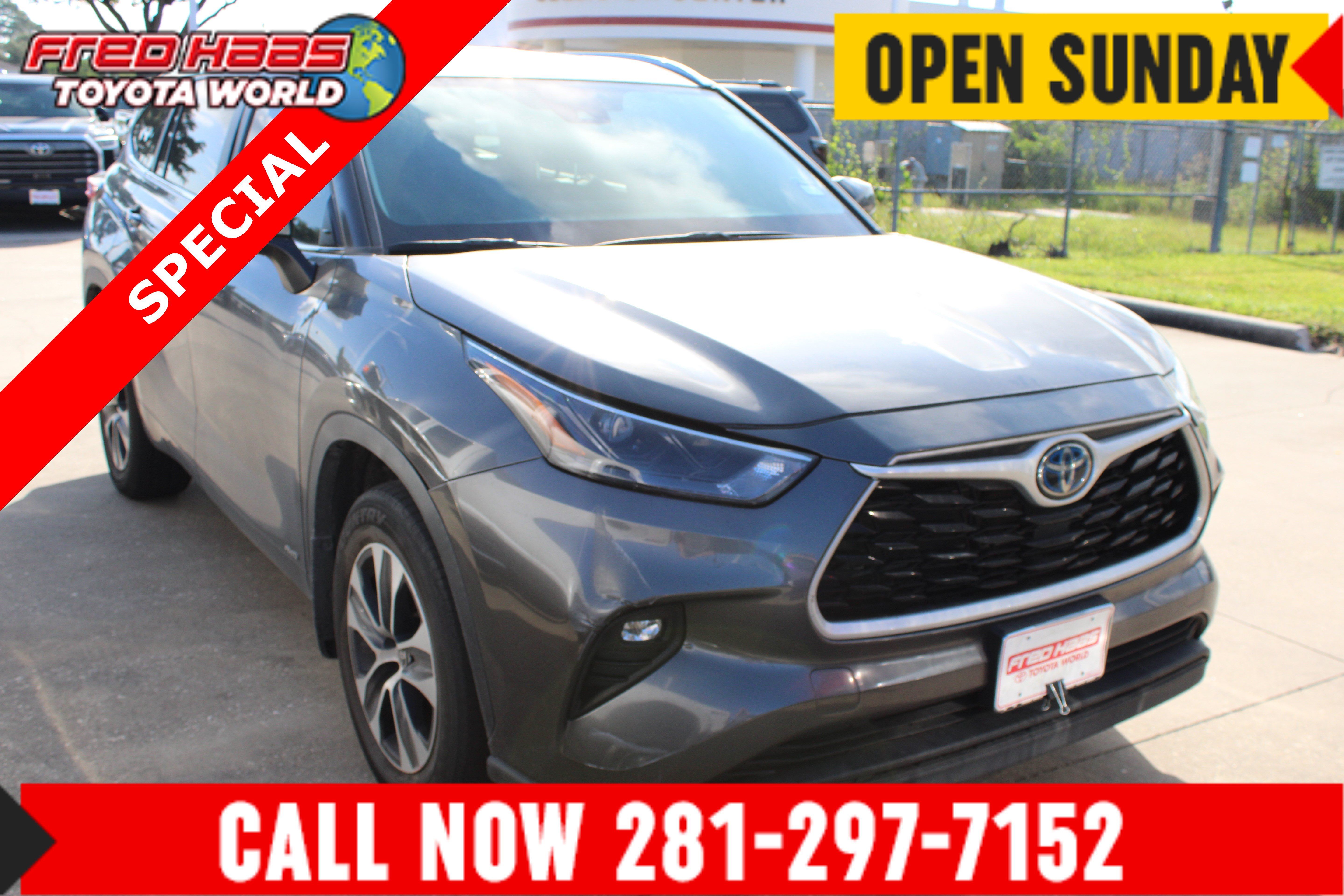 Used 2023 Toyota Highlander XLE AWD/4WD image 1