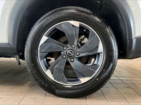 Used 2025 Nissan Rogue SV AWD/4WD image 32