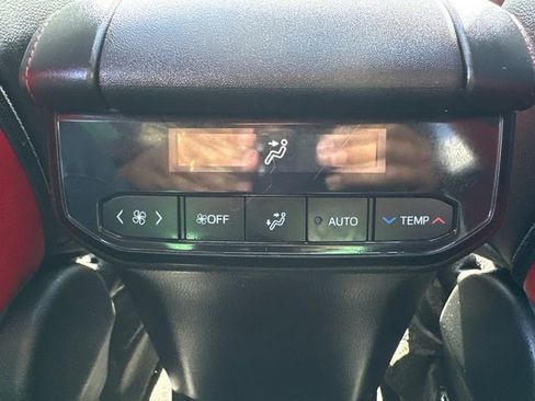 Used 2023 Toyota Highlander XSE AWD/4WD image 19